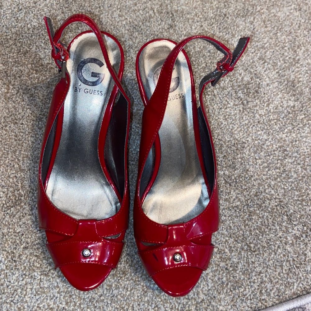 Red plataform with high heels sandals from guess barely used like new